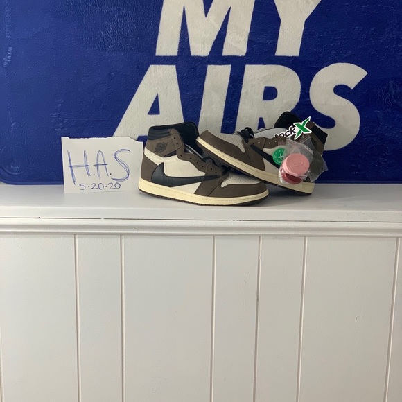 Air Jordan 1 hi travis SCOTT - Picture 2 of 5